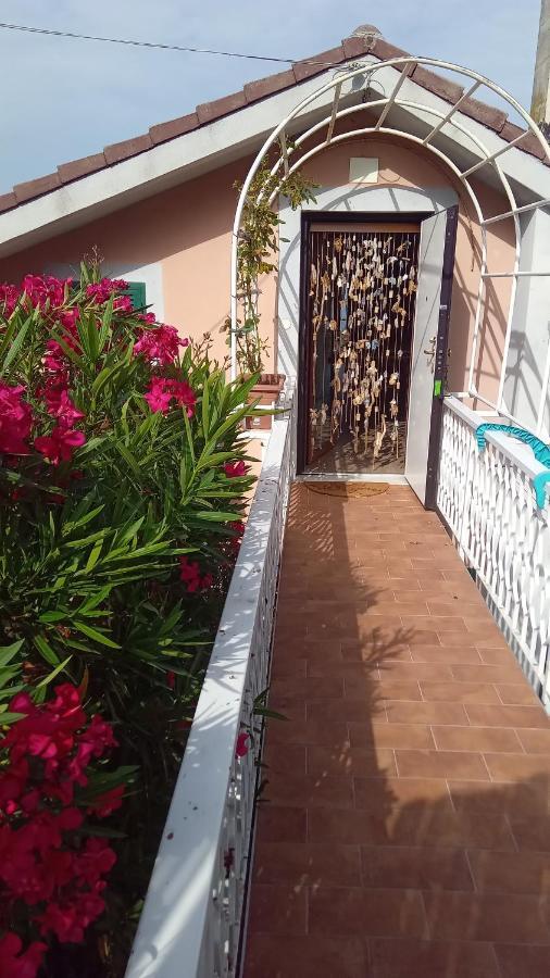 Mansarda A Noli Villa Luaran gambar